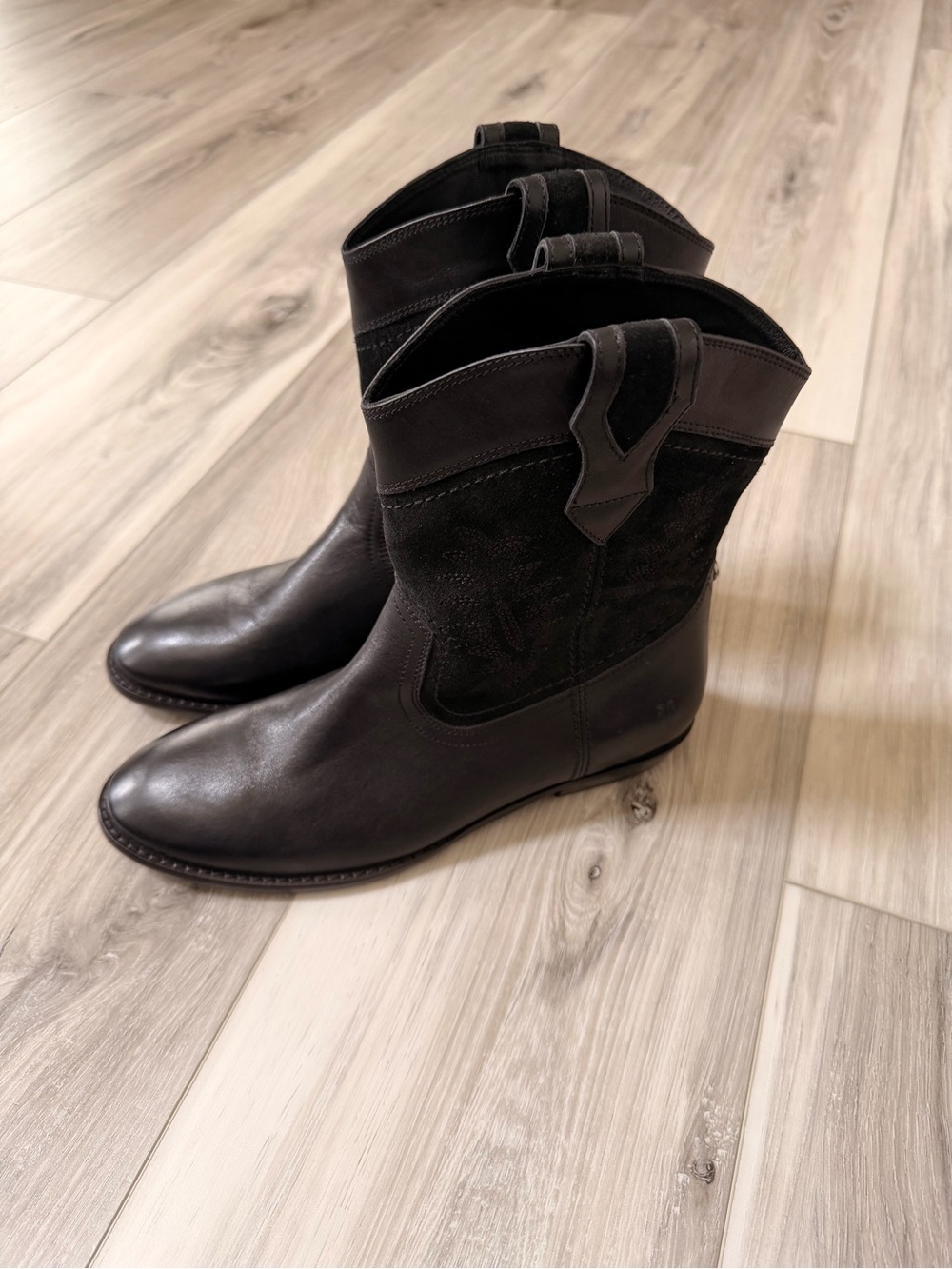 Frye Black Leather & Suede Western Pull-On Ankle Boots Women’s Size 6